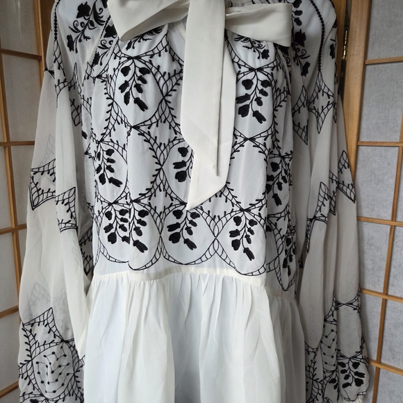 New Anthropologie White Blouse with Black Embroidery Size Large - Picture 2 of 9